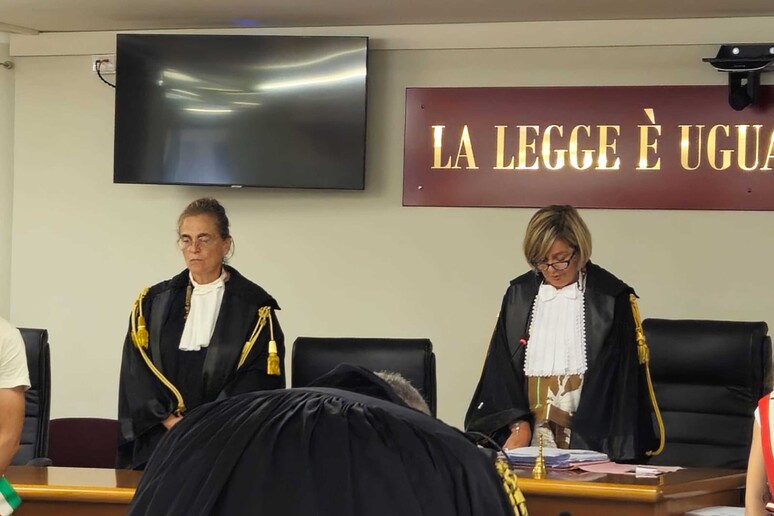 - RIPRODUZIONE RISERVATA