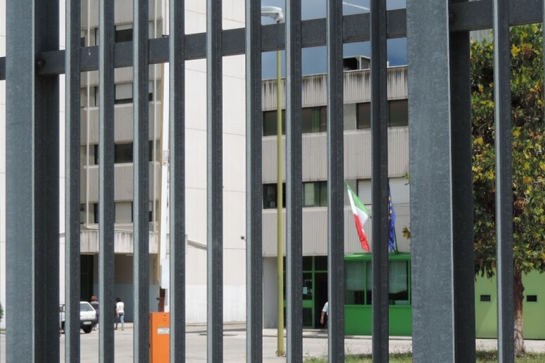 - RIPRODUZIONE RISERVATA