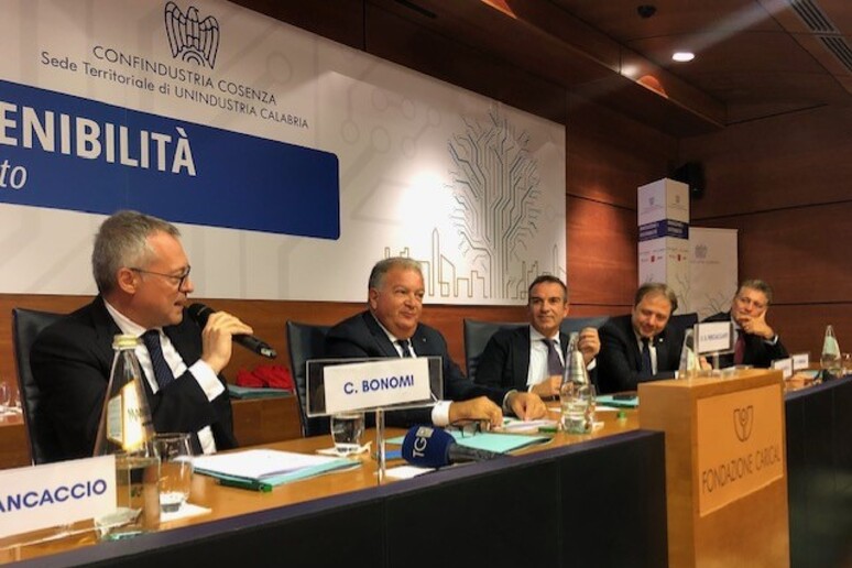 - RIPRODUZIONE RISERVATA