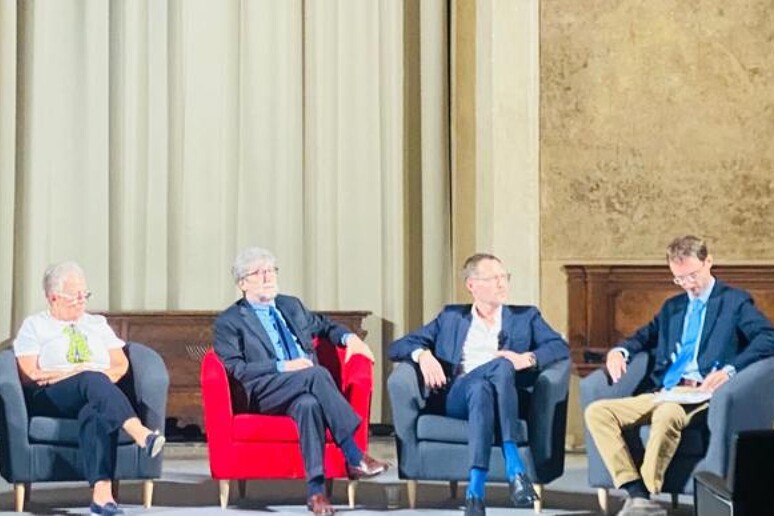 - RIPRODUZIONE RISERVATA