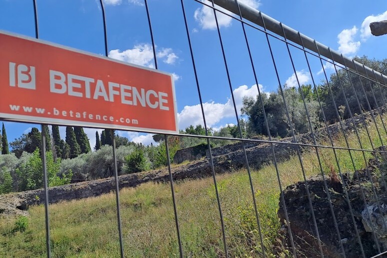 - RIPRODUZIONE RISERVATA