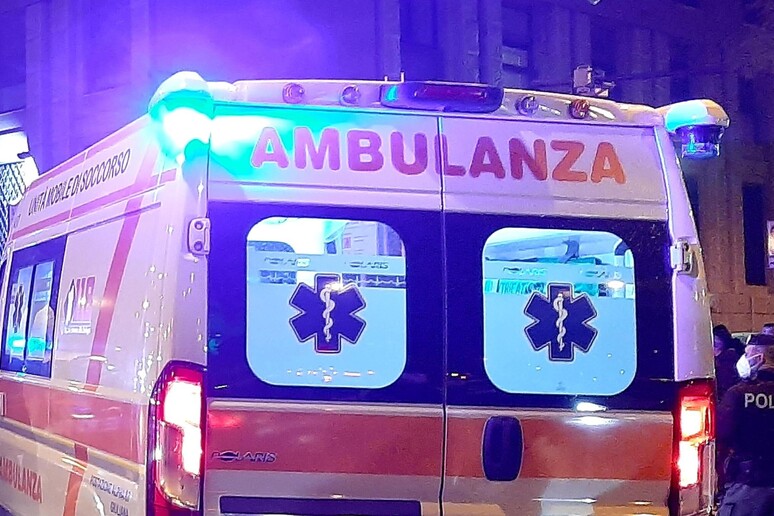 Alle Poste in ambulanza per incassare il reddito d 'inclusione - RIPRODUZIONE RISERVATA