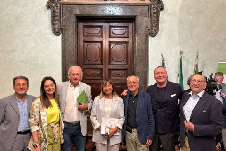 - RIPRODUZIONE RISERVATA