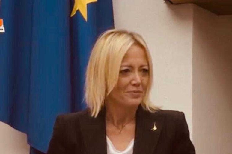 - RIPRODUZIONE RISERVATA