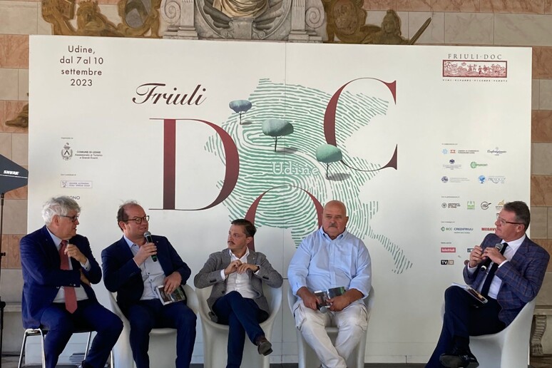 - RIPRODUZIONE RISERVATA