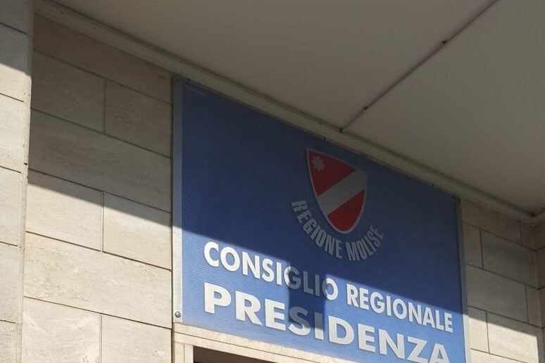 -     RIPRODUZIONE RISERVATA