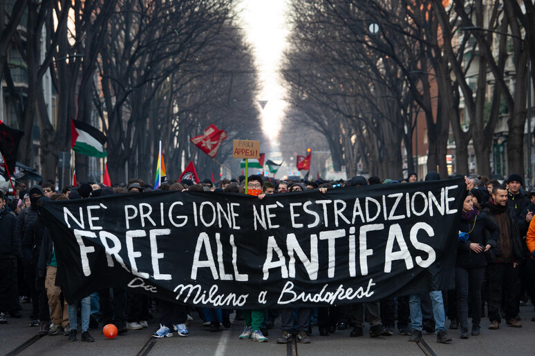 -     RIPRODUZIONE RISERVATA