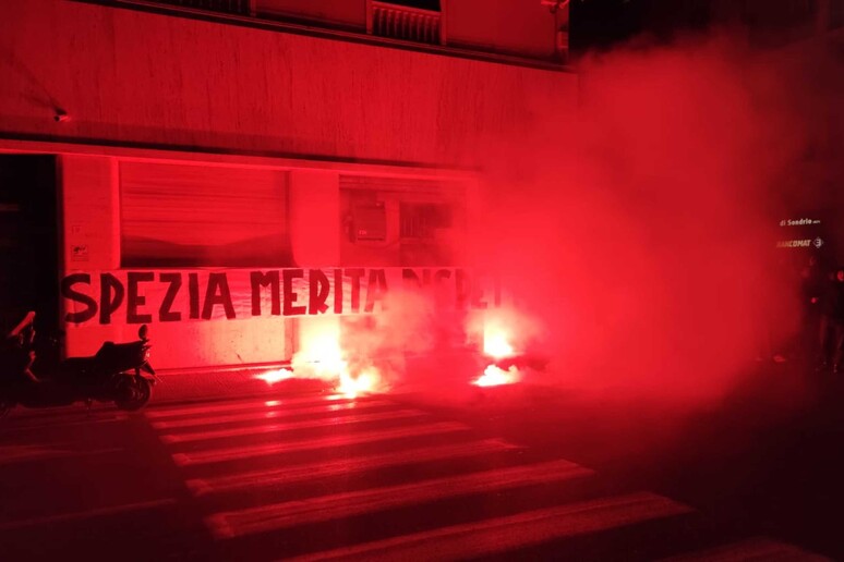 -     RIPRODUZIONE RISERVATA