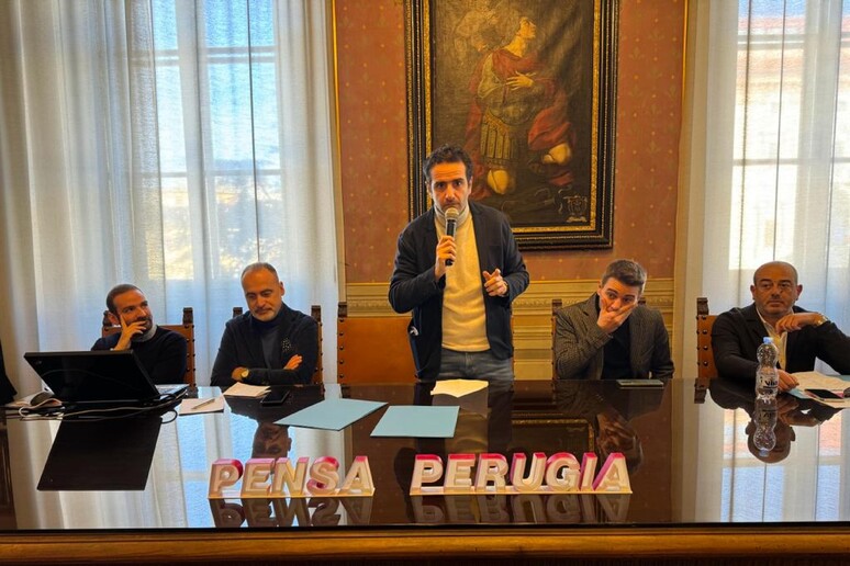 -     RIPRODUZIONE RISERVATA