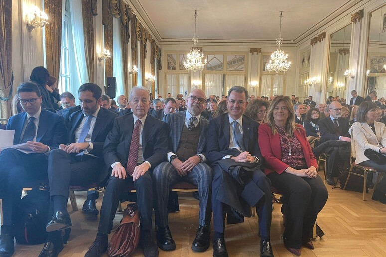 -     RIPRODUZIONE RISERVATA