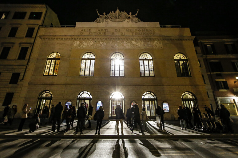 - RIPRODUZIONE RISERVATA