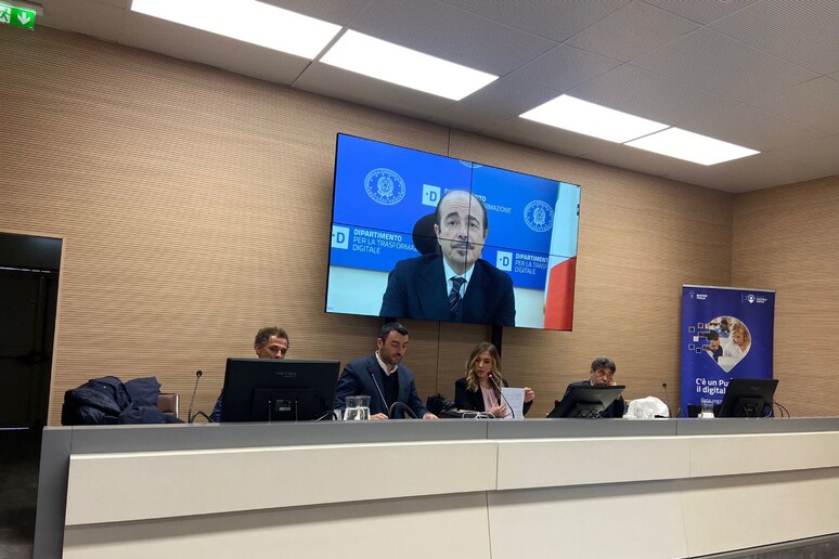-     RIPRODUZIONE RISERVATA