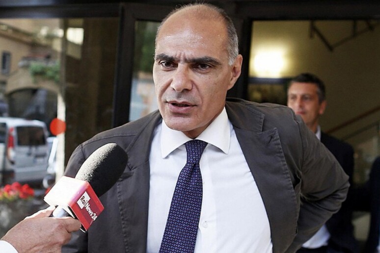 -     RIPRODUZIONE RISERVATA