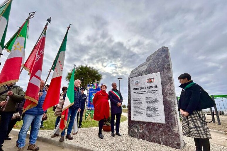 -     RIPRODUZIONE RISERVATA
