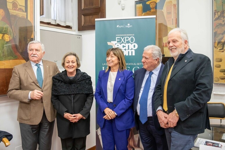 -     RIPRODUZIONE RISERVATA