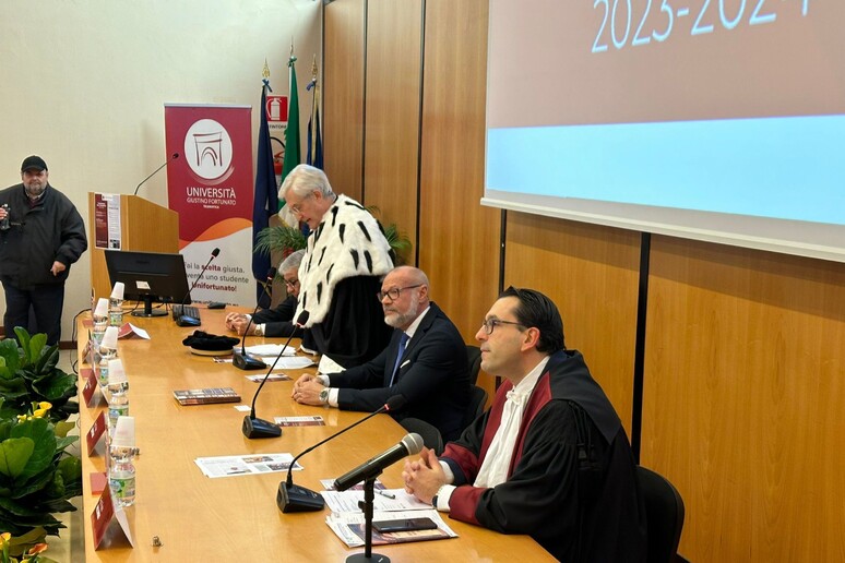 -     RIPRODUZIONE RISERVATA