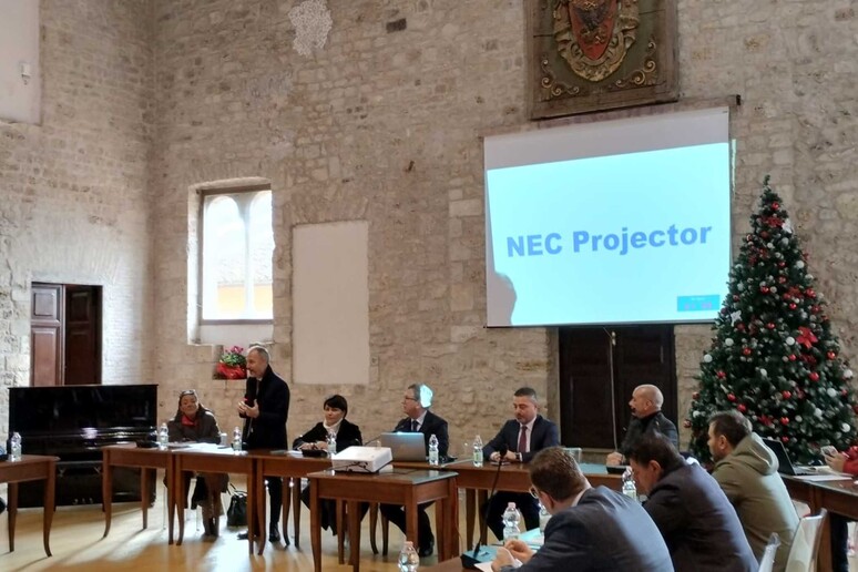 -     RIPRODUZIONE RISERVATA