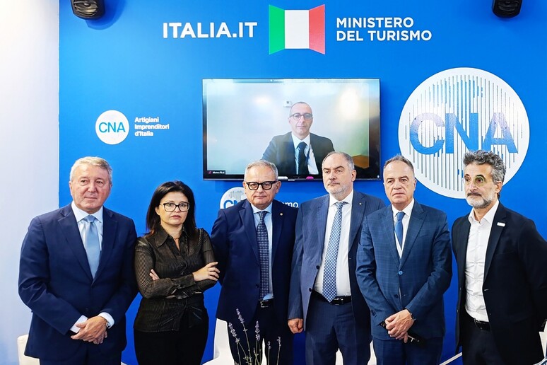 - RIPRODUZIONE RISERVATA