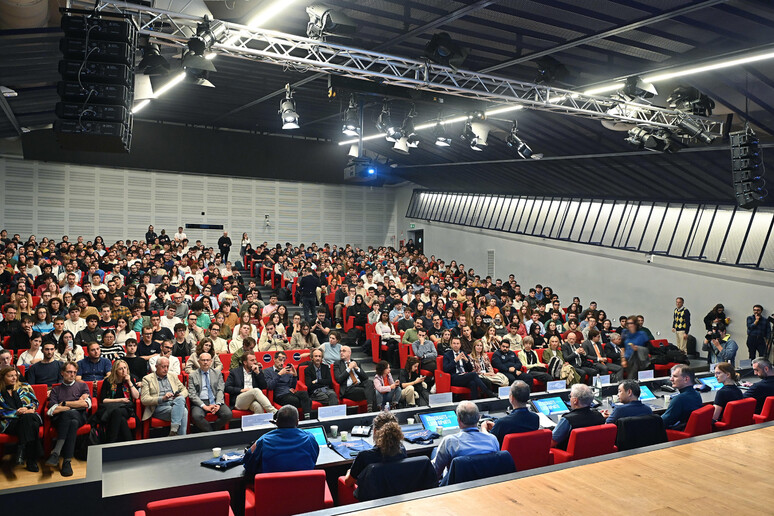 Astronauti Parmitano e Nespoli incontrano gli studenti del Politecnico di Torino - RIPRODUZIONE RISERVATA