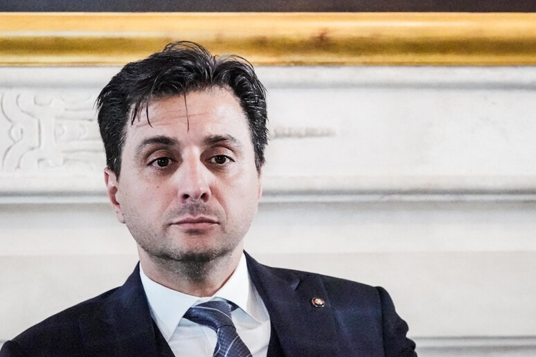 - RIPRODUZIONE RISERVATA