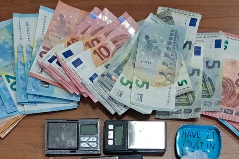 - RIPRODUZIONE RISERVATA