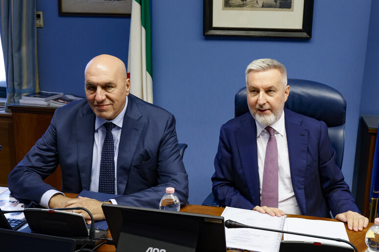 - RIPRODUZIONE RISERVATA