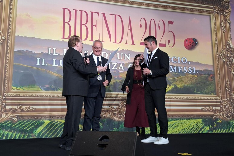 Mister Claudio Ranieri sommelier d 'onore di Bibenda 2025 - RIPRODUZIONE RISERVATA