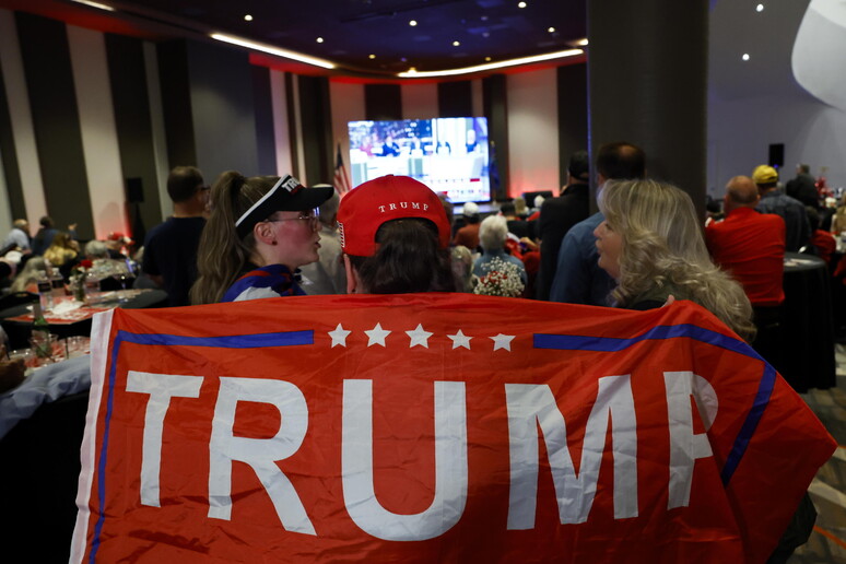 Persone attendono i risultati in Nevada © ANSA/EPA