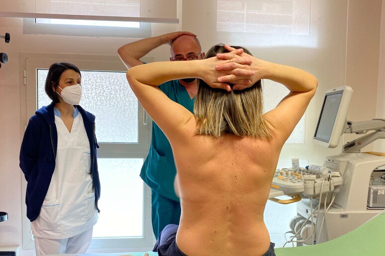 L 'Aifa approva un farmaco che blocca le metastasi dei tumori a seno - RIPRODUZIONE RISERVATA