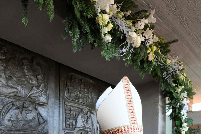 Pope opens Holy Door at Rome prison, making history © ANSA/AFP