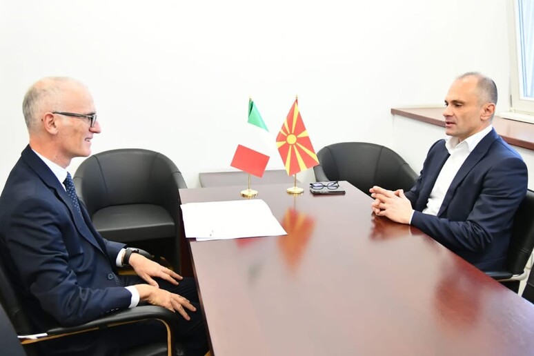 - RIPRODUZIONE RISERVATA