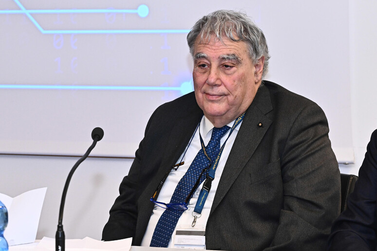 - RIPRODUZIONE RISERVATA
