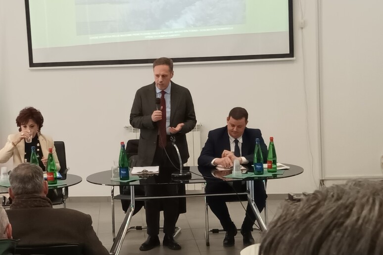 -     RIPRODUZIONE RISERVATA