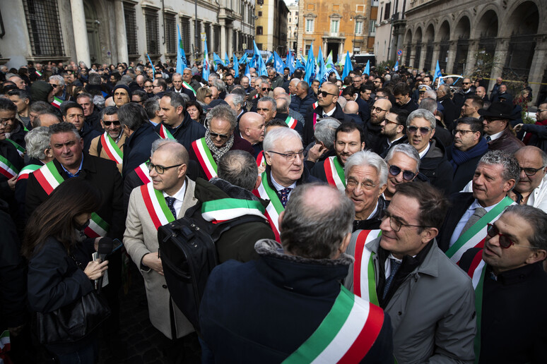-     RIPRODUZIONE RISERVATA