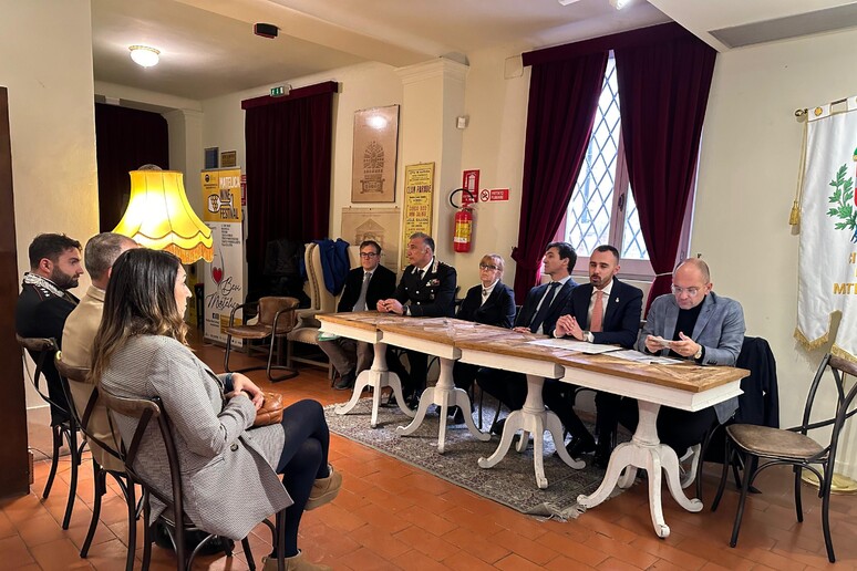 -     RIPRODUZIONE RISERVATA