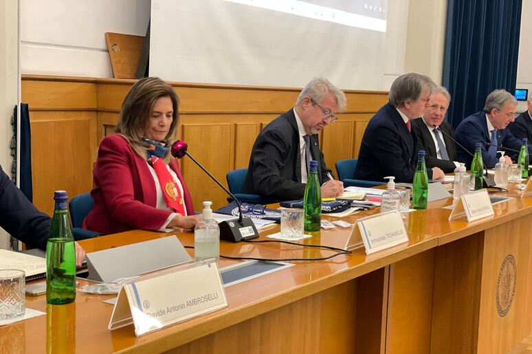 -     RIPRODUZIONE RISERVATA