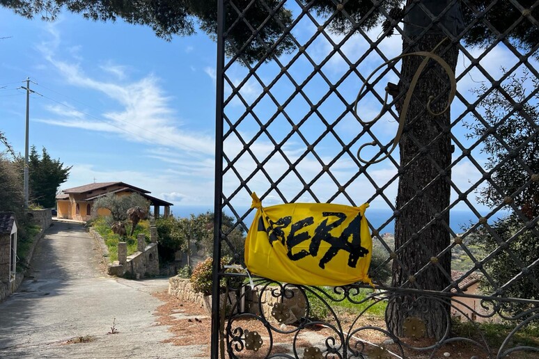-     RIPRODUZIONE RISERVATA