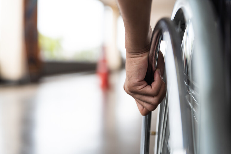 Lesioni al midollo spinale, un ponte digitale recupera uso arti - RIPRODUZIONE RISERVATA