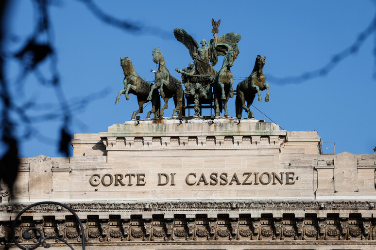 Cassazione,Corte Ue decida su garanzia finanziaria migranti - RIPRODUZIONE RISERVATA