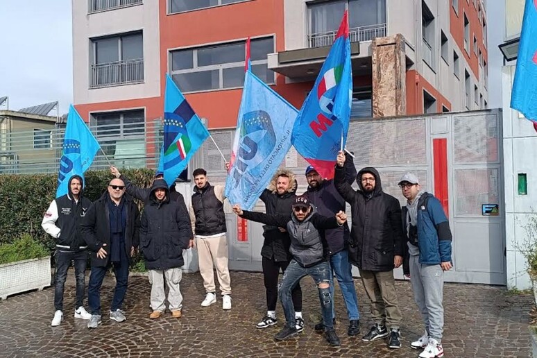 -     RIPRODUZIONE RISERVATA