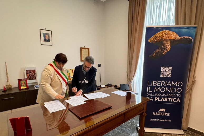 - RIPRODUZIONE RISERVATA