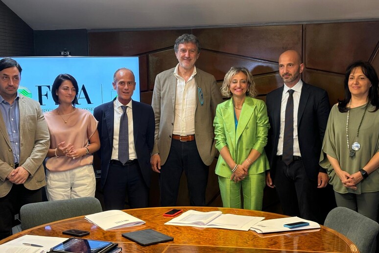 - RIPRODUZIONE RISERVATA