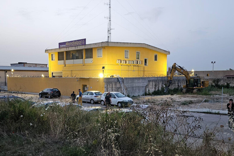 - RIPRODUZIONE RISERVATA