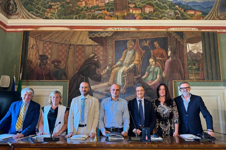 - RIPRODUZIONE RISERVATA