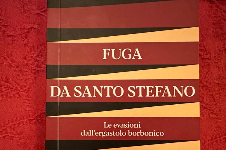 libro - RIPRODUZIONE RISERVATA
