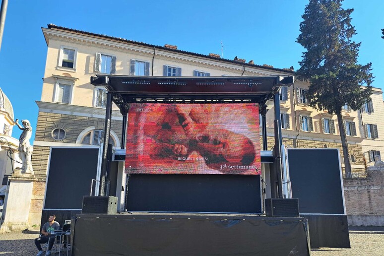 - RIPRODUZIONE RISERVATA