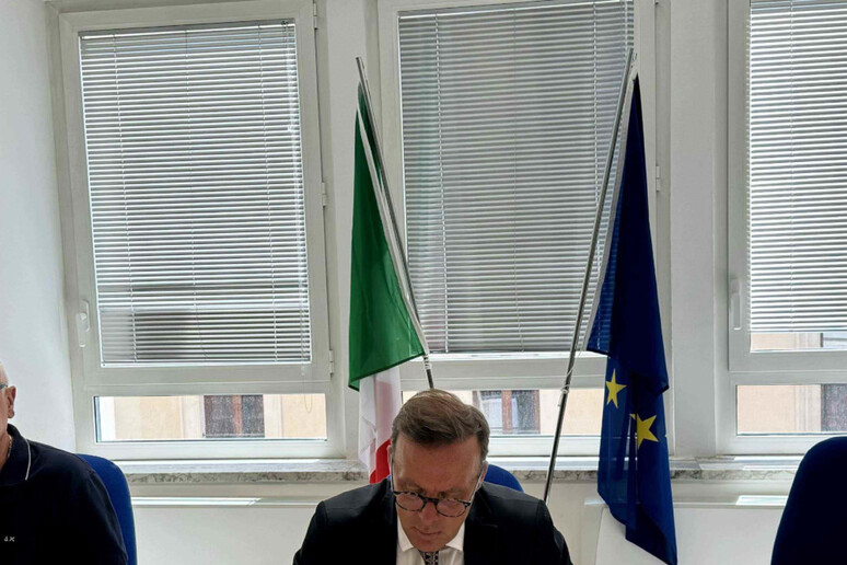 - RIPRODUZIONE RISERVATA