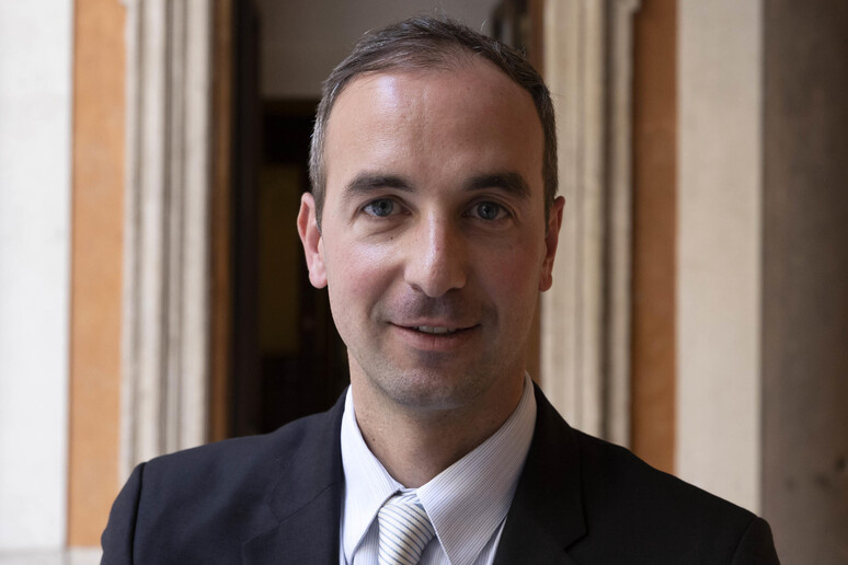 - RIPRODUZIONE RISERVATA