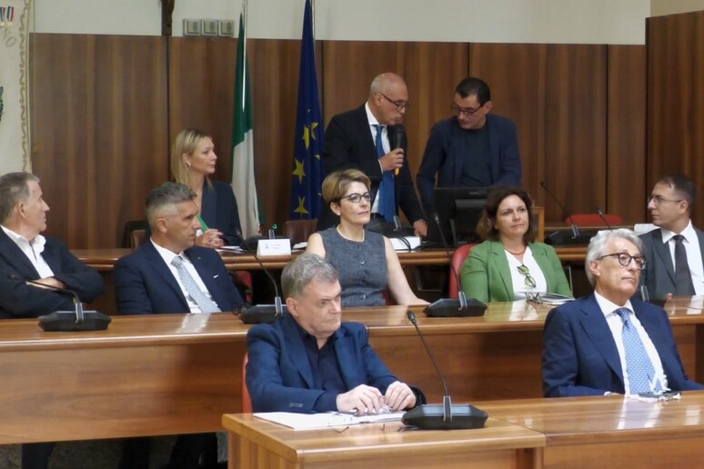 - RIPRODUZIONE RISERVATA