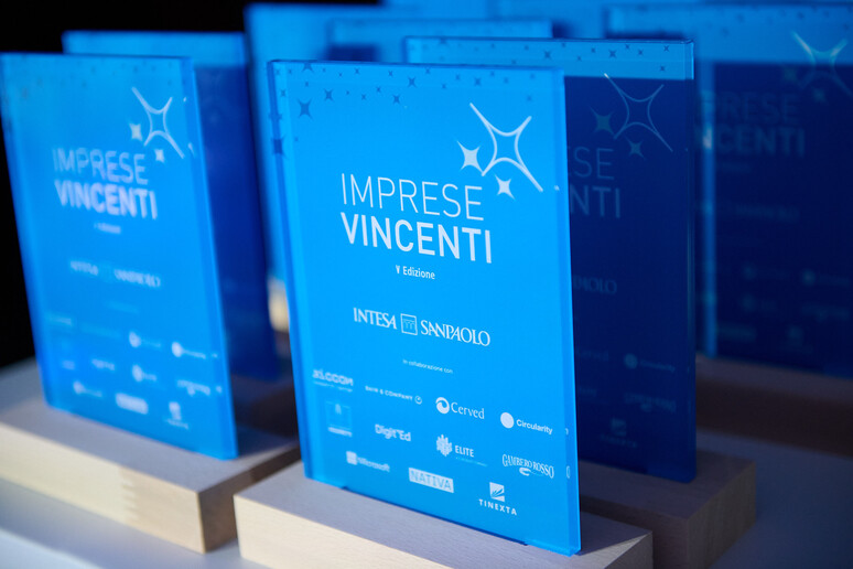 Intesa Sanpaolo premia 10  'Imprese Vincenti ' in E-R e Marche - RIPRODUZIONE RISERVATA